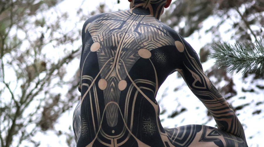 Stefan Halbwachs, le tatoueur qui sublime les grands contrastes