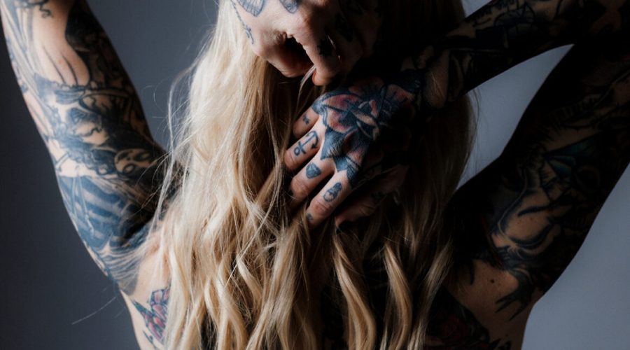 La beauté du tatouage est le voyage, pas seulement la destination. Le nouvel éditorial de Miki Vialitto