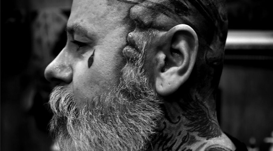 Tatouages personnalisés noirs et gris par Arron Raw
